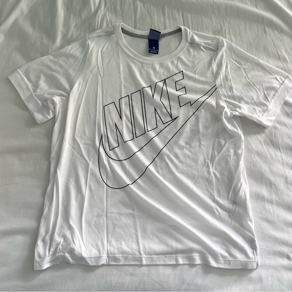Nike logo tee